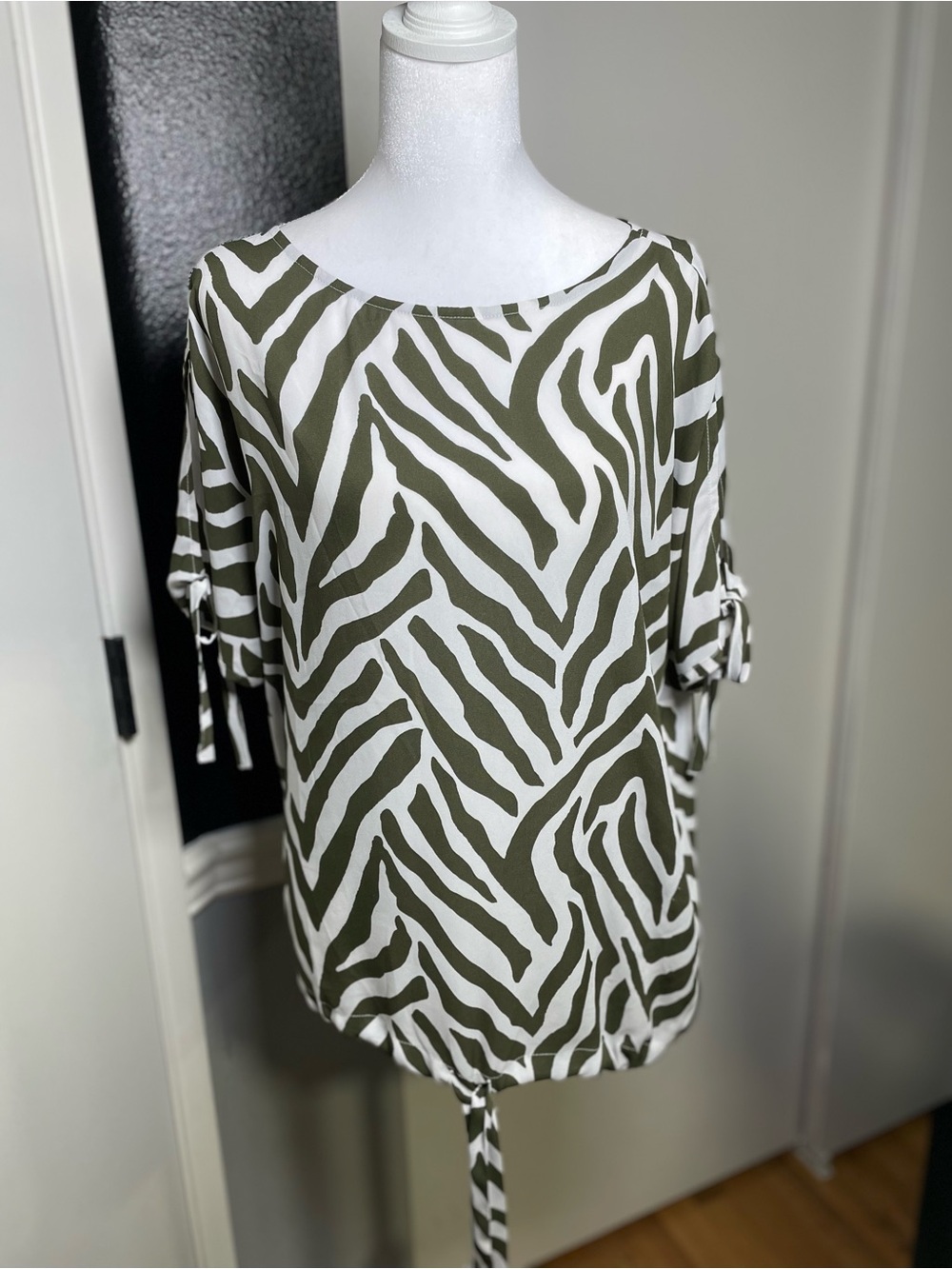 Liz Claiborne Olive and White Zebra-Print Tie-Hem Tunic
